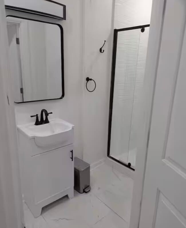 Photo - 229 Conover St