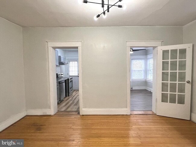 Building Photo - 513 E 19th St Unit B