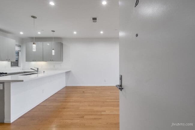 Photo - 1280 Hampshire St