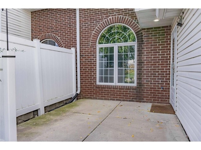 Photo - 1118 Larkspur Ln