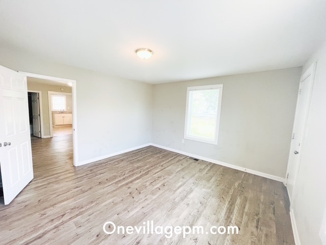 Living Room/Bedroom - 909 Harris St