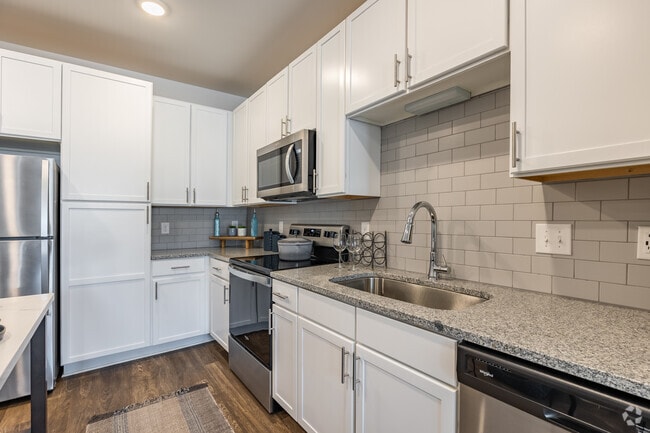 1BR, 1BA - 756SF