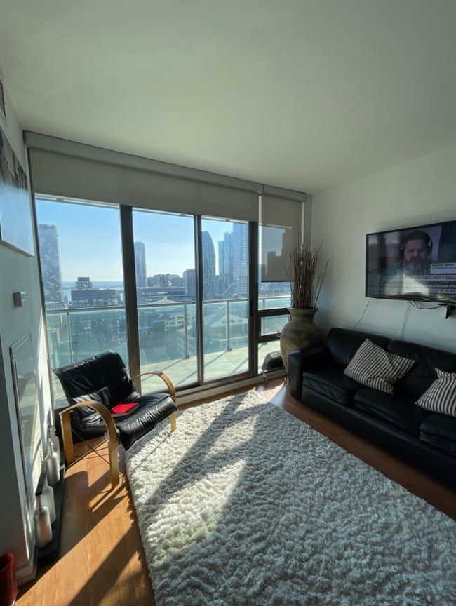 Building Photo - 33 Lombard St Unit 3008