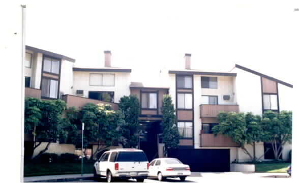 Building Photo - 3327 Livonia Ave Rental