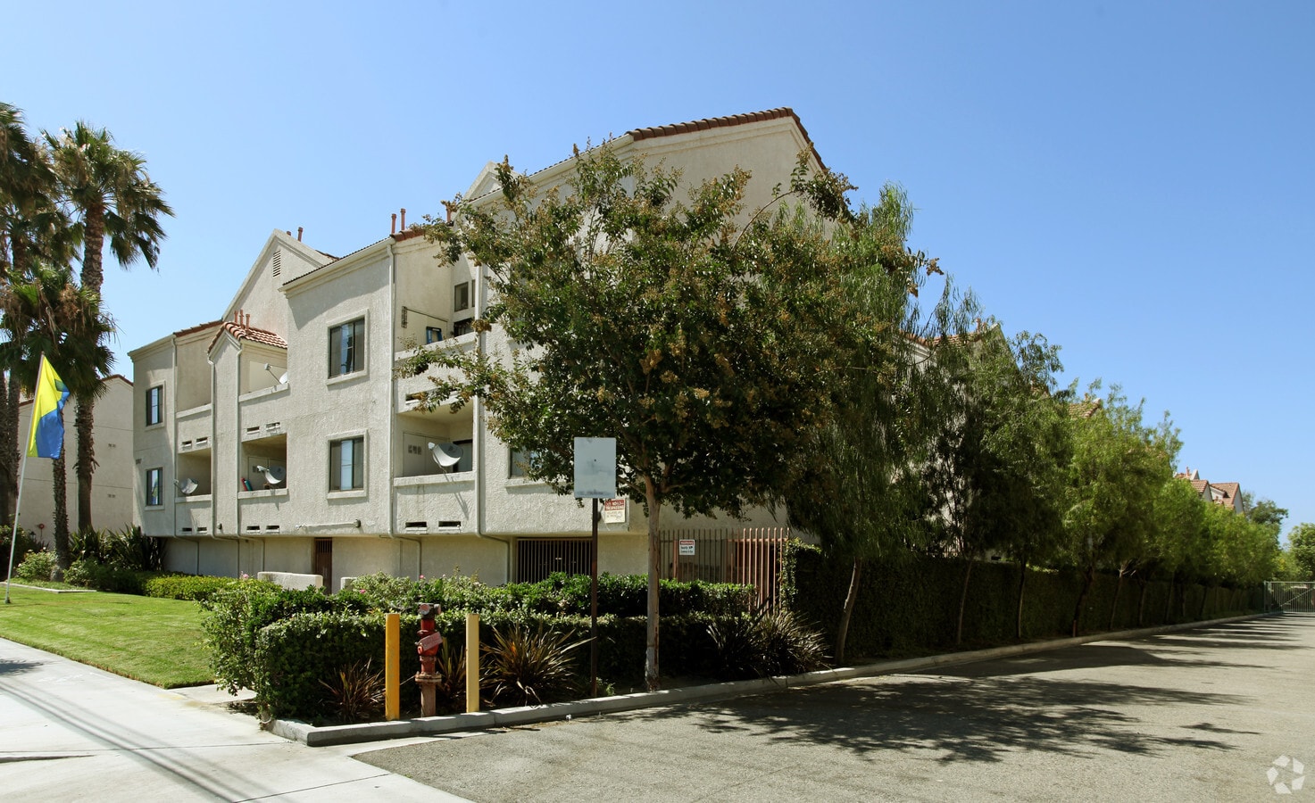 Sunset Plaza Apartments - Sunset Plaza Apartments