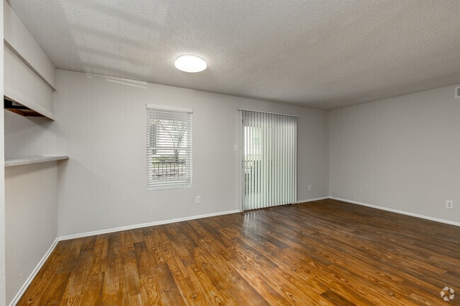 2BR, 2BA - 1,247SF - Den