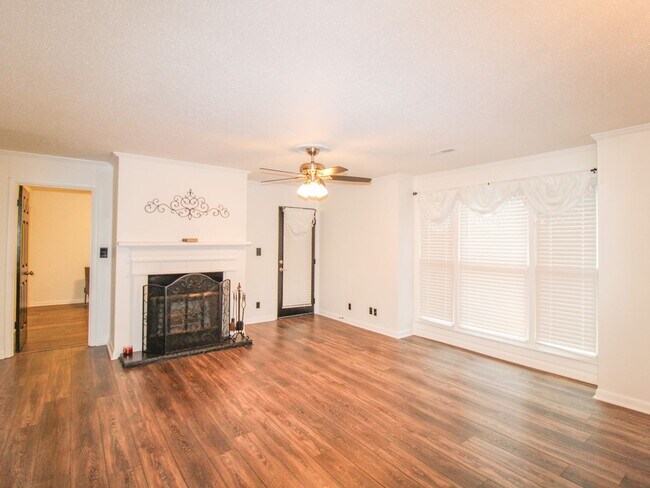 Photo - Like NEW Condo close to Redstone Arsenal!