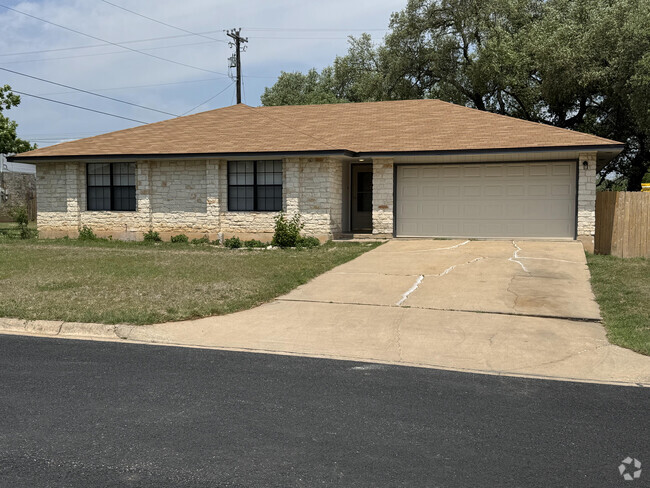 Building Photo - 902 Woodview Dr Rental