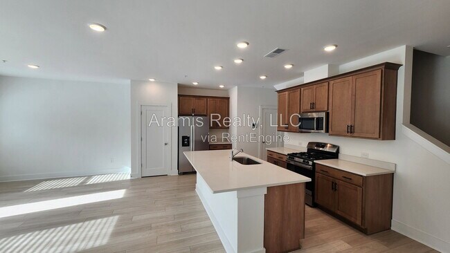 Photo - 450 Laurelwood Ln