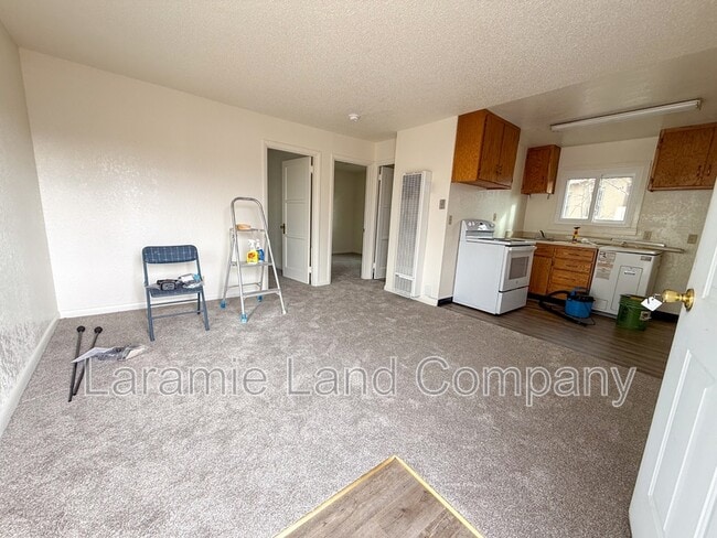 Photo - 857 N 4th St