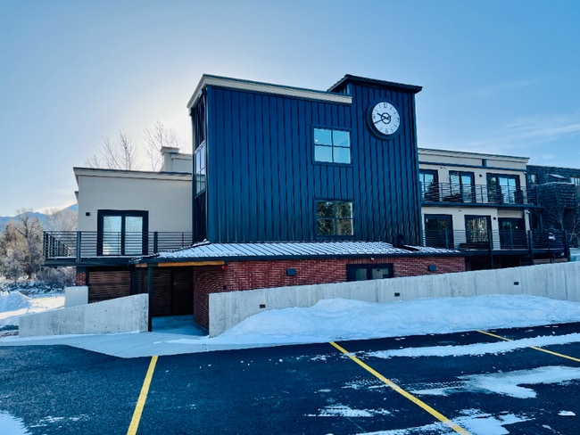 Photo - 1001 River Dr