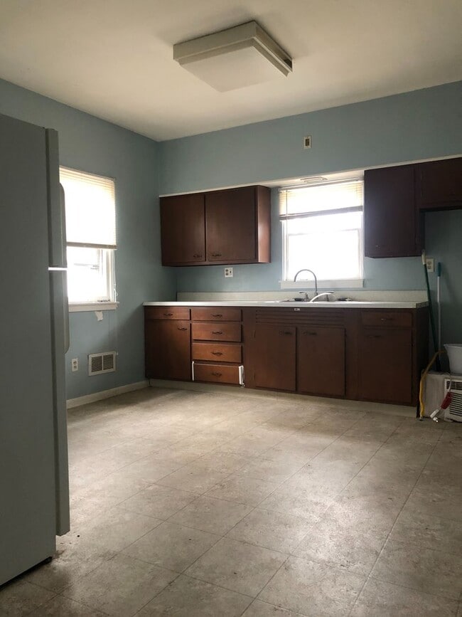 Photo - Cute 2 bedroom house next to park!