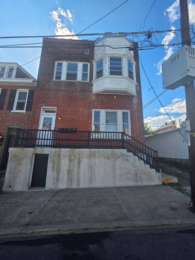 Building Photo - 119 S 14th St Unit 2