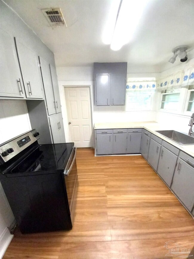 Building Photo - 1120 S Old Corry Field Rd