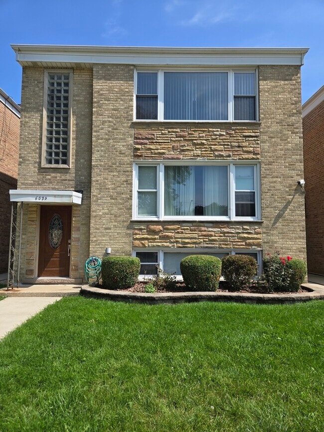 Photo - 6039 N Artesian Ave Unit 2
