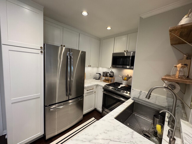 Photo - 5530 Owensmouth Ave Unit 206