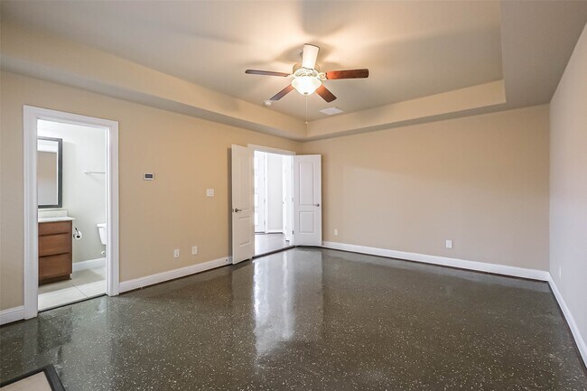 Photo - 6011 Kansas St