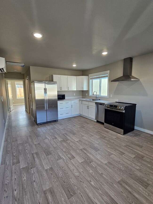 Photo - 2508001 Unit A