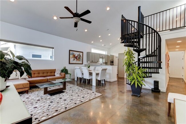 Photo - 2715 Zaragosa St