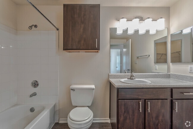 1BR, 1BA - 751 SF A2R - Bathroom