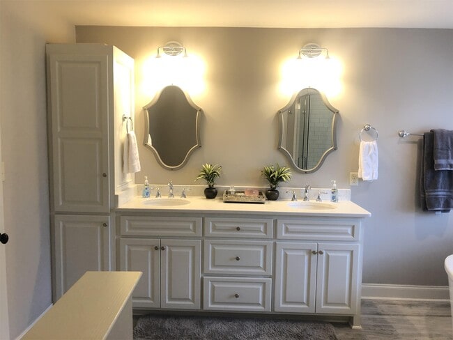 Photo - 1530 Laurelwood Ln