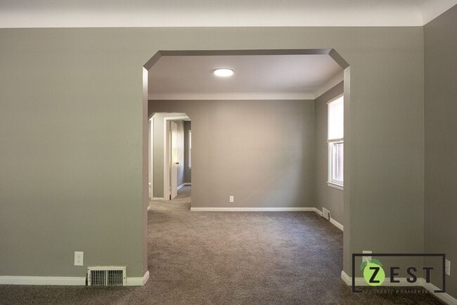 Photo - 5235 Chatsworth St Unit 5235 Chatsworth Lower