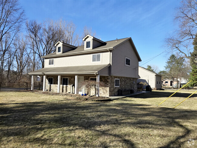 Building Photo - 3376 Hessel Ave Rental