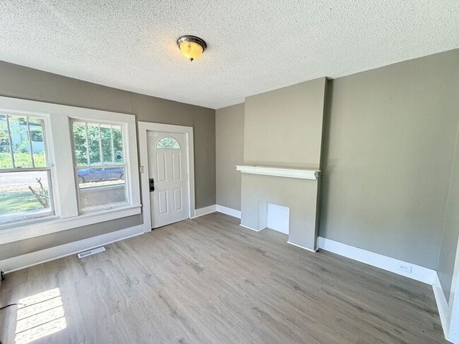 Photo - 617 83rd Pl S