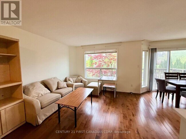 Photo - 740 Redoak Ave