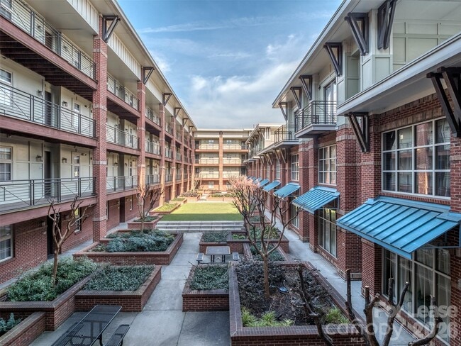 Photo - 1101 W 1st St Unit 211