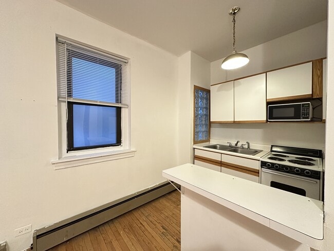 Photo - 634 W Barry Ave Unit R04A