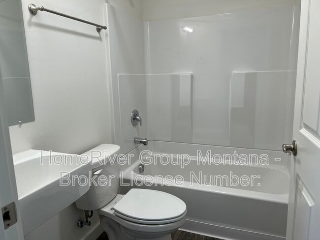 Photo - 508 S 3rd St W