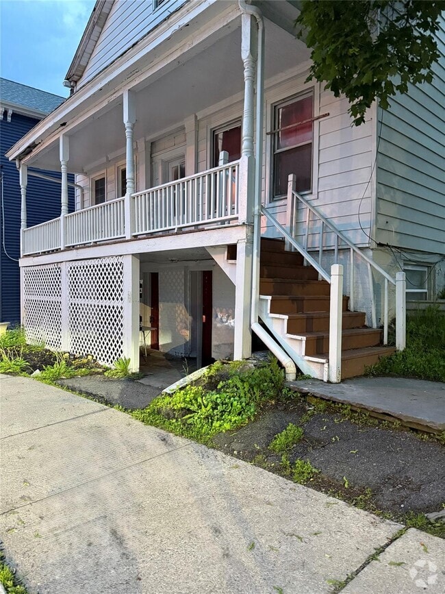 Building Photo - 177 W Main St Rental