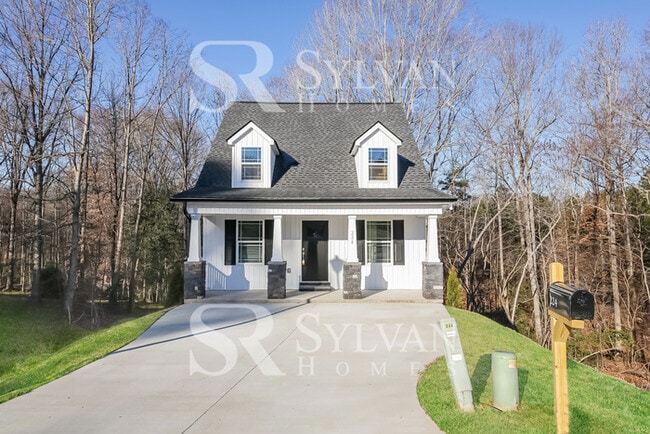 Photo - Enjoy living the good life in this 3 bedro...