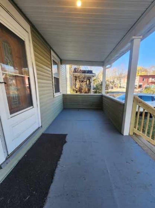 Building Photo - Four Bedroom, Two Bathroom Single Family Home!