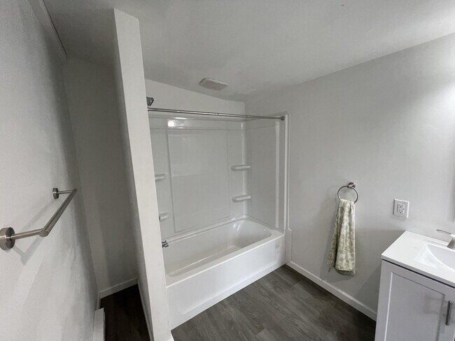 Photo - 252 River Rd