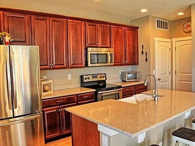 Photo - Outstanding Townhome W/ Large 3 Bed- 2.5 B...