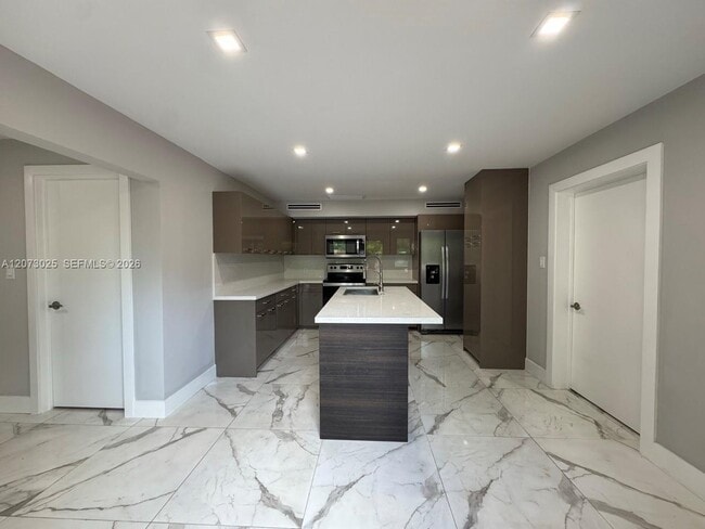 Photo - 15011 Coconut Ct