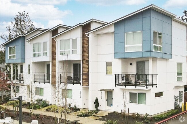 Building Photo - CONTEMPORARY WEDGWOOD 3 BED, 3 BATH TOWNHO... Rental