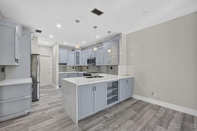 Photo - 11908 Glenmore Dr