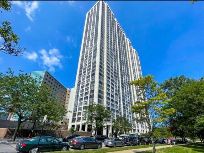 Building Photo - 2800 N Lake Shore Dr Unit 2310