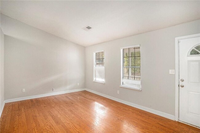 Photo - 676 Tarkington Rd S