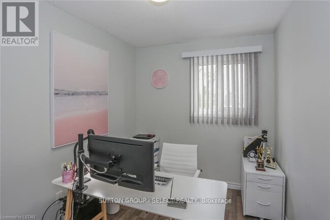 Photo - 70 Fiddlers Green Rd