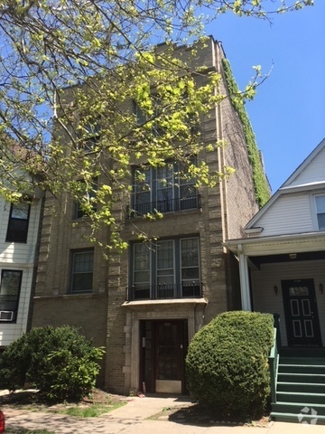 Building Photo - 3643 N Hermitage Ave Rental