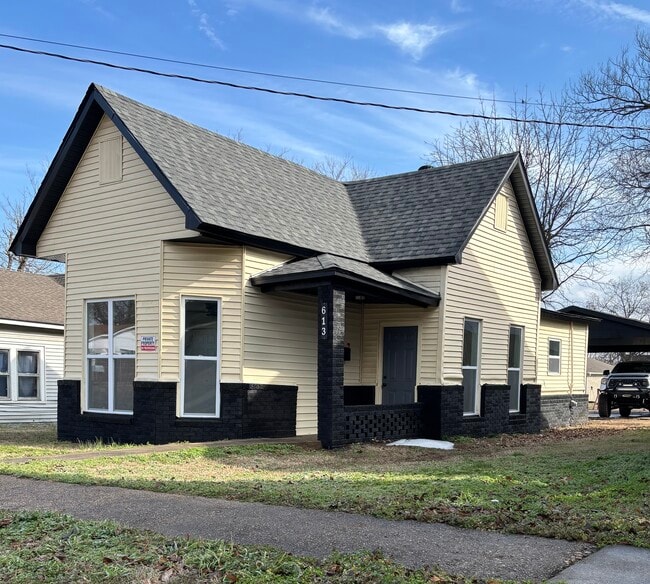 Photo - 613 N 2nd St