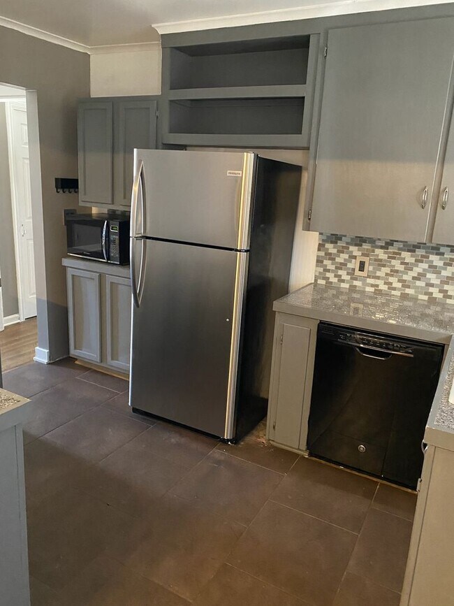 Red Brick Adorable Bungalow Close To Brook... House House Rental in