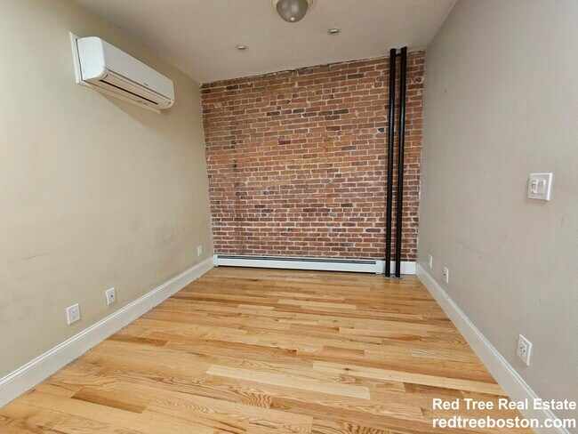 51 Joy St Unit 1R