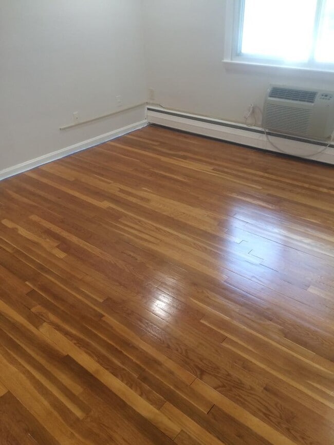 Building Photo - 22 Jacqueline Rd Unit c Rental