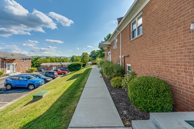 Building Photo - 23 Alpine Dr Unit E Rental