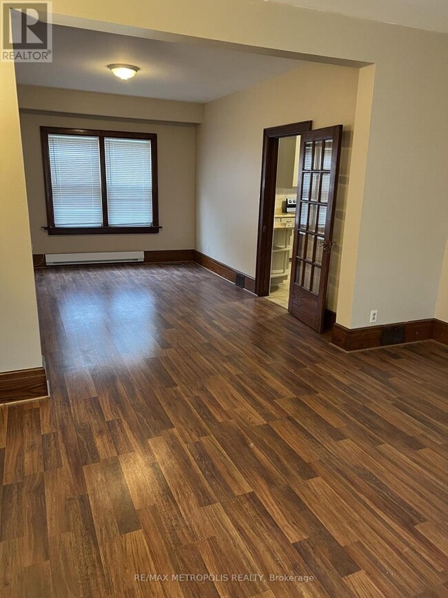 Photo - 329 Ritson Rd S
